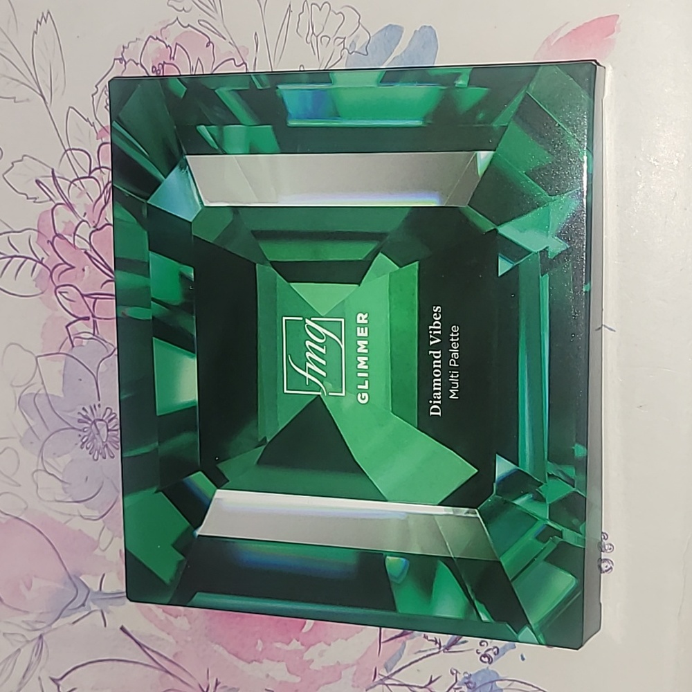 fmg Glimmer Diamond Vibes Multi Palette Avon